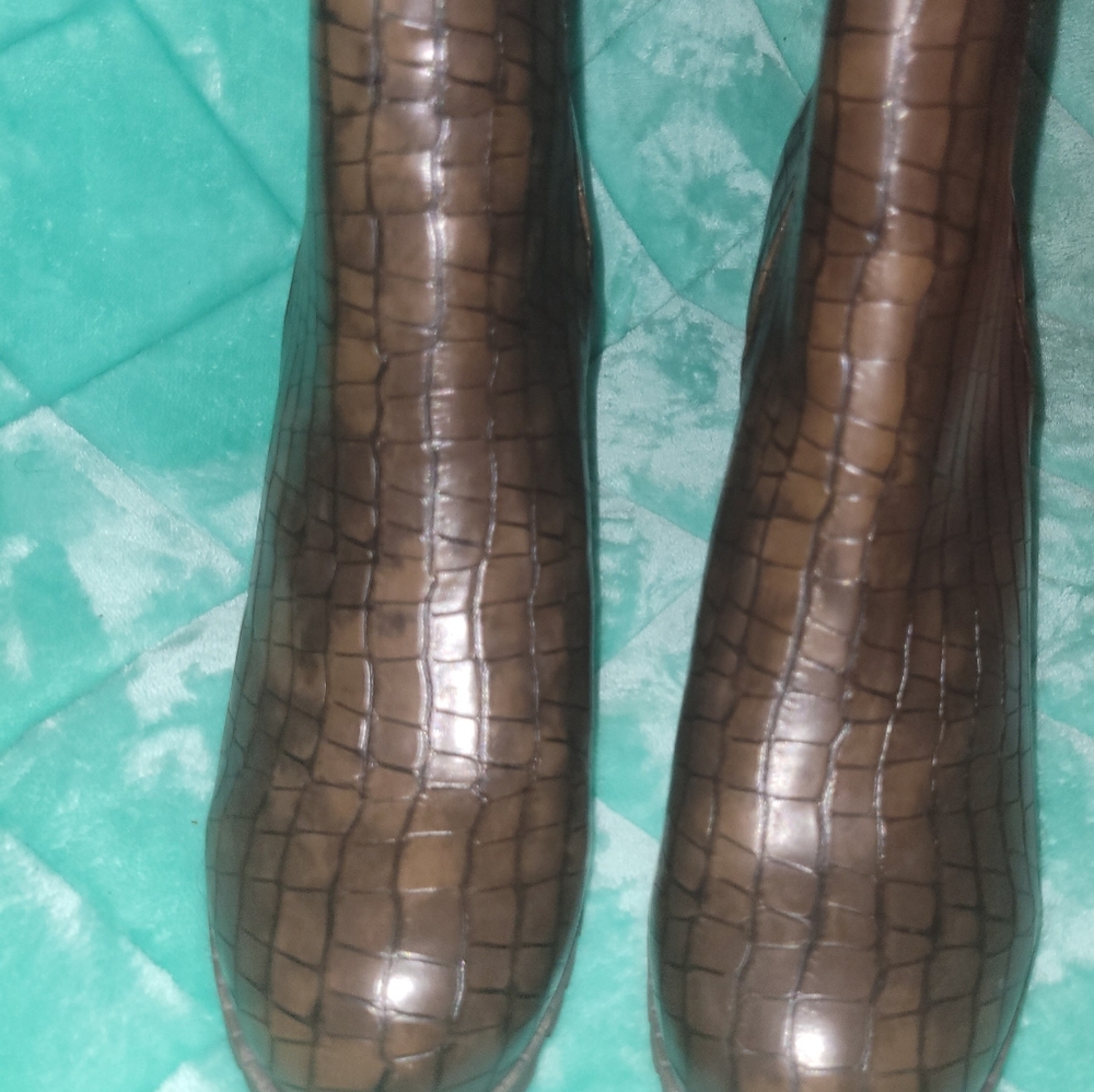 Boots - Picture 2 of 3
